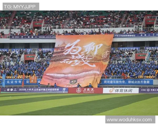 足球明星齐聚为勇士加油助威展现团结力量与激情