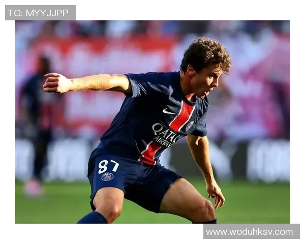 梅西的传奇之路：从街头小子到全球足球巨星的成长故事